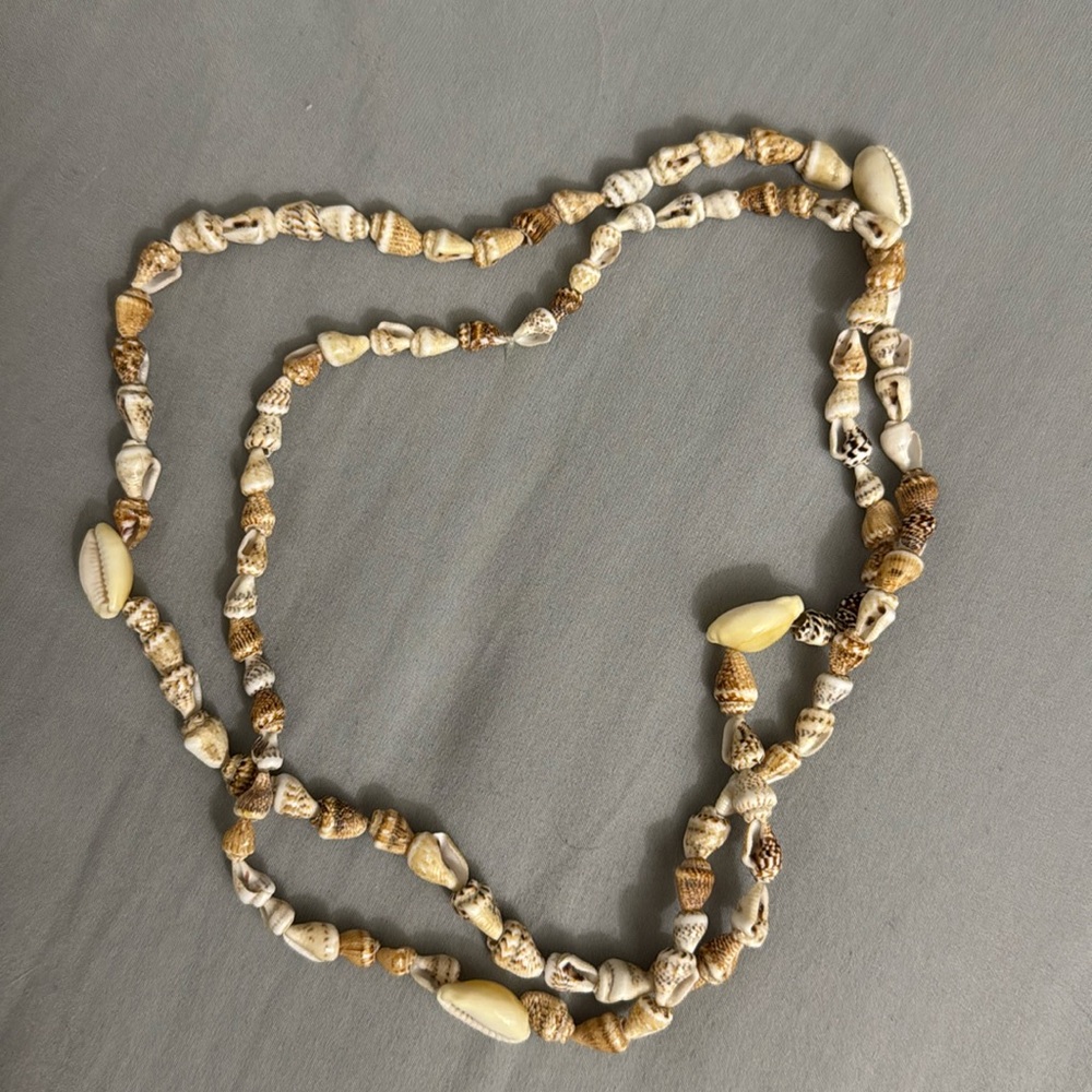 Puka shell long necklace🐚